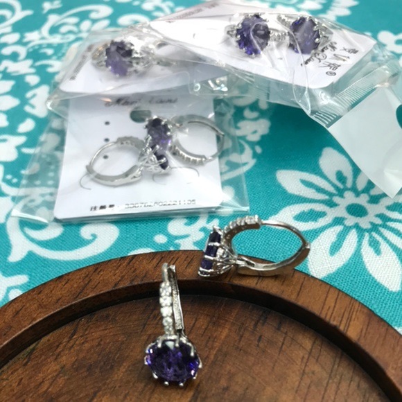 NEW!💙💎PURPLE💜ZIRCON!💎💙GORGEOUS HOOP EARRINGS! - Picture 6 of 7